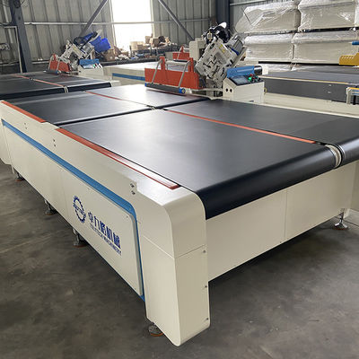 grueso de costura automatizado automático de la máquina 50-500m m del borde de la cinta que mueve de un tirón 15-20pcs/H para el colchón