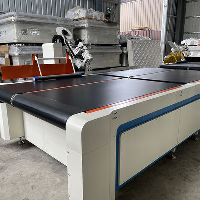 Máquina automática automatizada del borde de la cinta del colchón que mueve de un tirón la costura